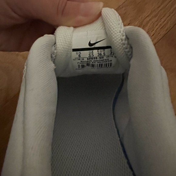 LIKE NEW NIKE Revolution 4 White Shoes, Women’s Size 6 - Picture 7 of 7